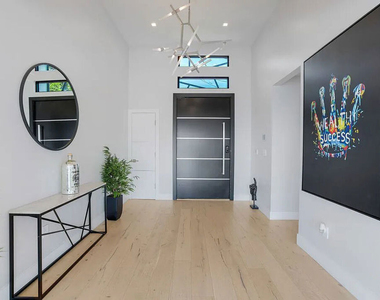 8401 Wyndham Road - Photo Thumbnail 12