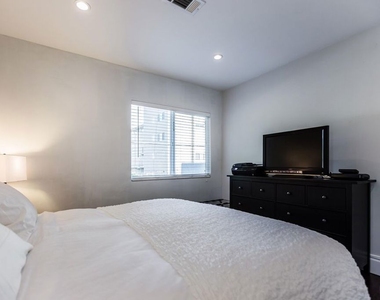 4409 Irvine Avenue - Photo Thumbnail 15