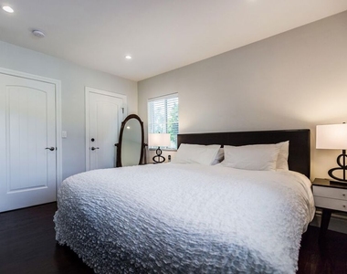 4409 Irvine Avenue - Photo Thumbnail 14