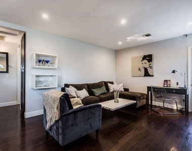 4409 Irvine Avenue - Photo Thumbnail 10