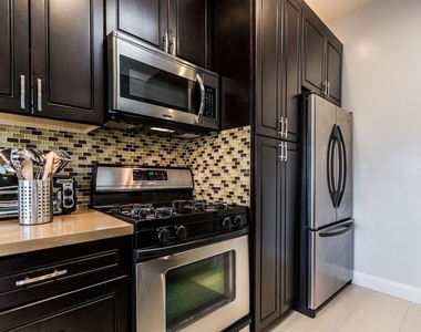 4409 Irvine Avenue - Photo Thumbnail 8