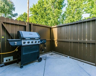 4409 Irvine Avenue - Photo Thumbnail 22
