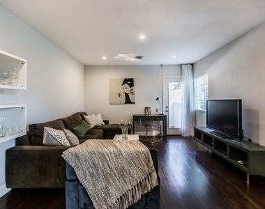 4409 Irvine Avenue - Photo Thumbnail 3