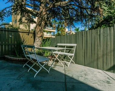 4409 Irvine Avenue - Photo Thumbnail 21