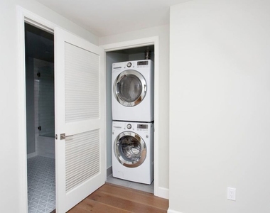 1500 S Beverly Drive - Photo Thumbnail 11