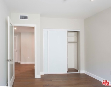 1500 S Beverly Drive - Photo Thumbnail 9