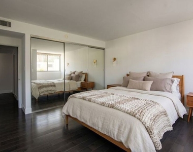 8787 Shoreham Drive - Photo Thumbnail 17