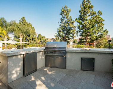 8787 Shoreham Drive - Photo Thumbnail 23