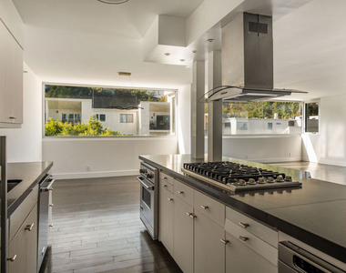 8787 Shoreham Drive - Photo Thumbnail 12