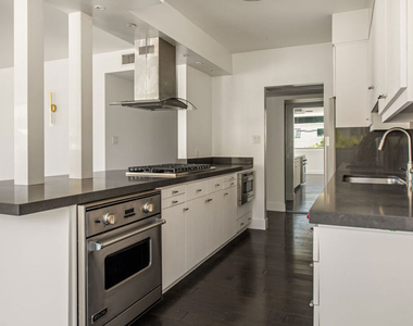 8787 Shoreham Drive - Photo Thumbnail 11