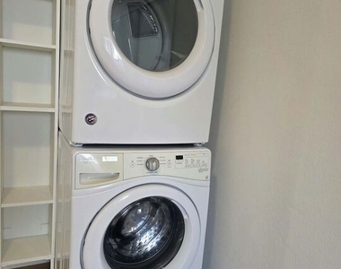 1445 N Mariposa Avenue - Photo Thumbnail 5