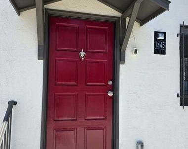 1445 N Mariposa Avenue - Photo Thumbnail 8