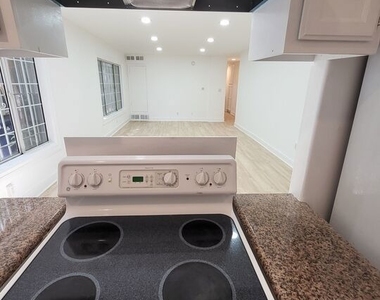 311 S Norton Avenue - Photo Thumbnail 2