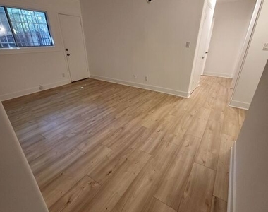 311 S Norton Avenue - Photo Thumbnail 11