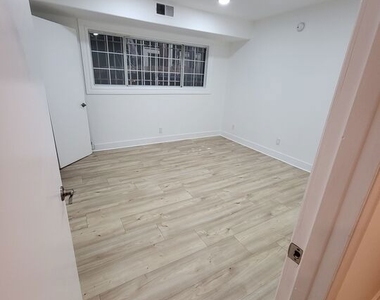 311 S Norton Avenue - Photo Thumbnail 7
