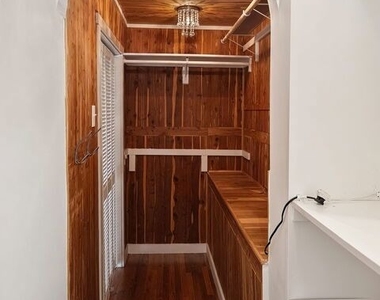 339 Adelaide Drive - Photo Thumbnail 16