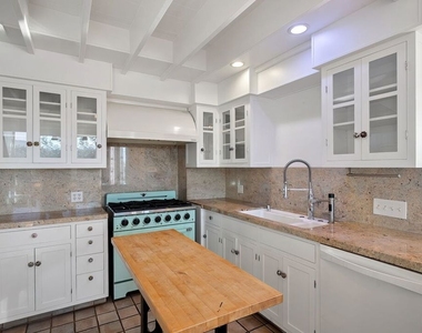 339 Adelaide Drive - Photo Thumbnail 24