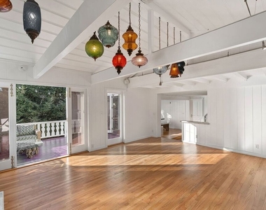 339 Adelaide Drive - Photo Thumbnail 5