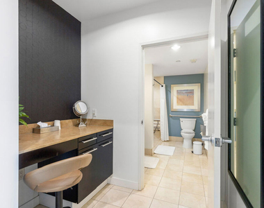 13650 Marina Pointe Drive - Photo Thumbnail 13