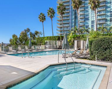 13650 Marina Pointe Drive - Photo Thumbnail 21