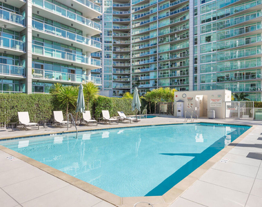 13650 Marina Pointe Drive - Photo Thumbnail 20