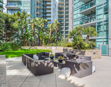 13650 Marina Pointe Drive - Photo Thumbnail 25