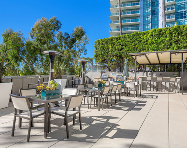 13650 Marina Pointe Drive - Photo Thumbnail 24