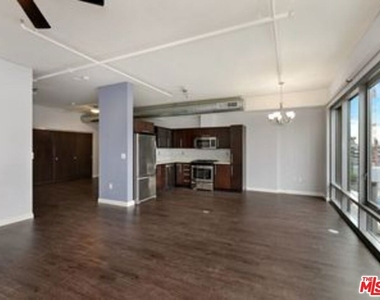 1100 S Hope Street - Photo Thumbnail 12
