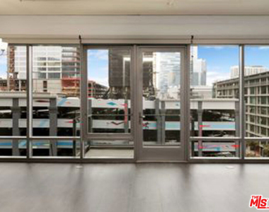 1100 S Hope Street - Photo Thumbnail 7