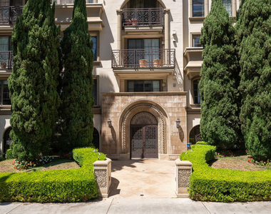10795 Wilshire Boulevard - Photo Thumbnail 1