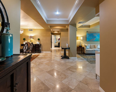 10795 Wilshire Boulevard - Photo Thumbnail 2