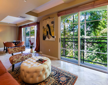 10795 Wilshire Boulevard - Photo Thumbnail 10