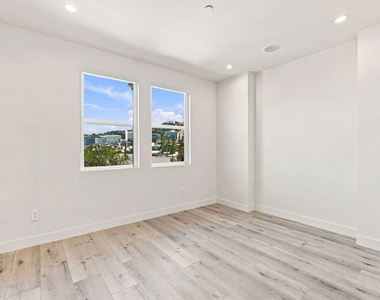 8121 Norton Avenue - Photo Thumbnail 28
