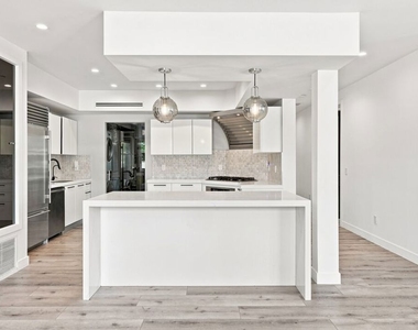 8121 Norton Avenue - Photo Thumbnail 9