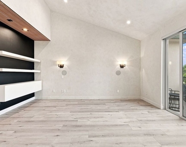 8121 Norton Avenue - Photo Thumbnail 18