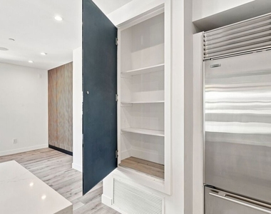 8121 Norton Avenue - Photo Thumbnail 13