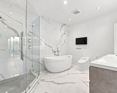 8121 Norton Avenue - Photo Thumbnail 20