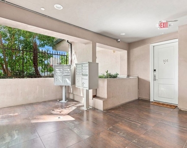 8121 Norton Avenue - Photo Thumbnail 39