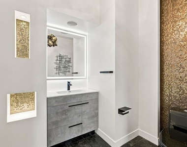 8121 Norton Avenue - Photo Thumbnail 15