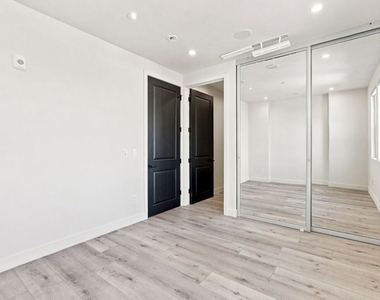 8121 Norton Avenue - Photo Thumbnail 29