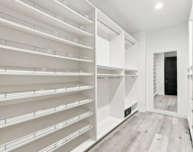 8121 Norton Avenue - Photo Thumbnail 24