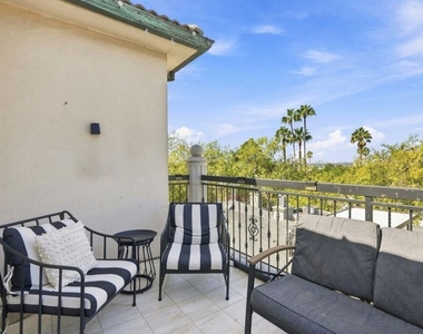 8121 Norton Avenue - Photo Thumbnail 25