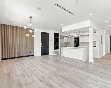 8121 Norton Avenue - Photo Thumbnail 4