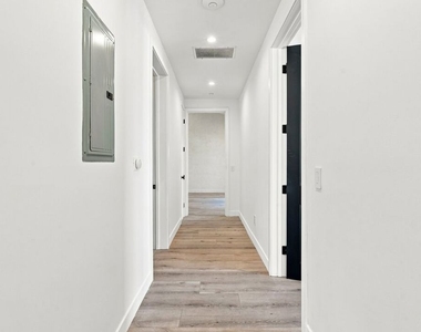 8121 Norton Avenue - Photo Thumbnail 14