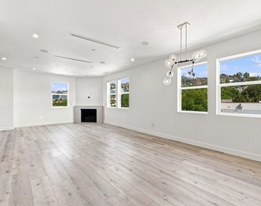 8121 Norton Avenue - Photo Thumbnail 8