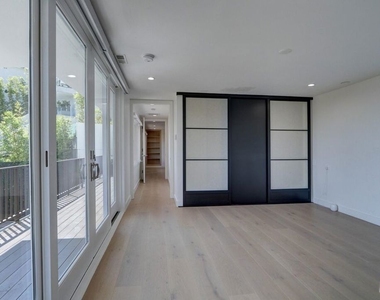 8528 Hillside Avenue - Photo Thumbnail 20
