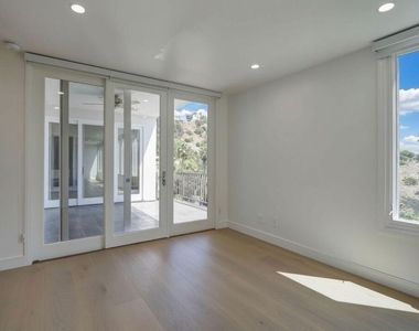8528 Hillside Avenue - Photo Thumbnail 27