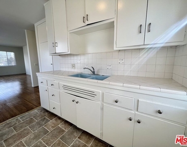 10303 Palms Boulevard - Photo Thumbnail 8