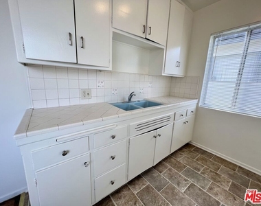 10303 Palms Boulevard - Photo Thumbnail 6
