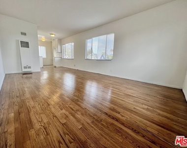 10303 Palms Boulevard - Photo Thumbnail 2